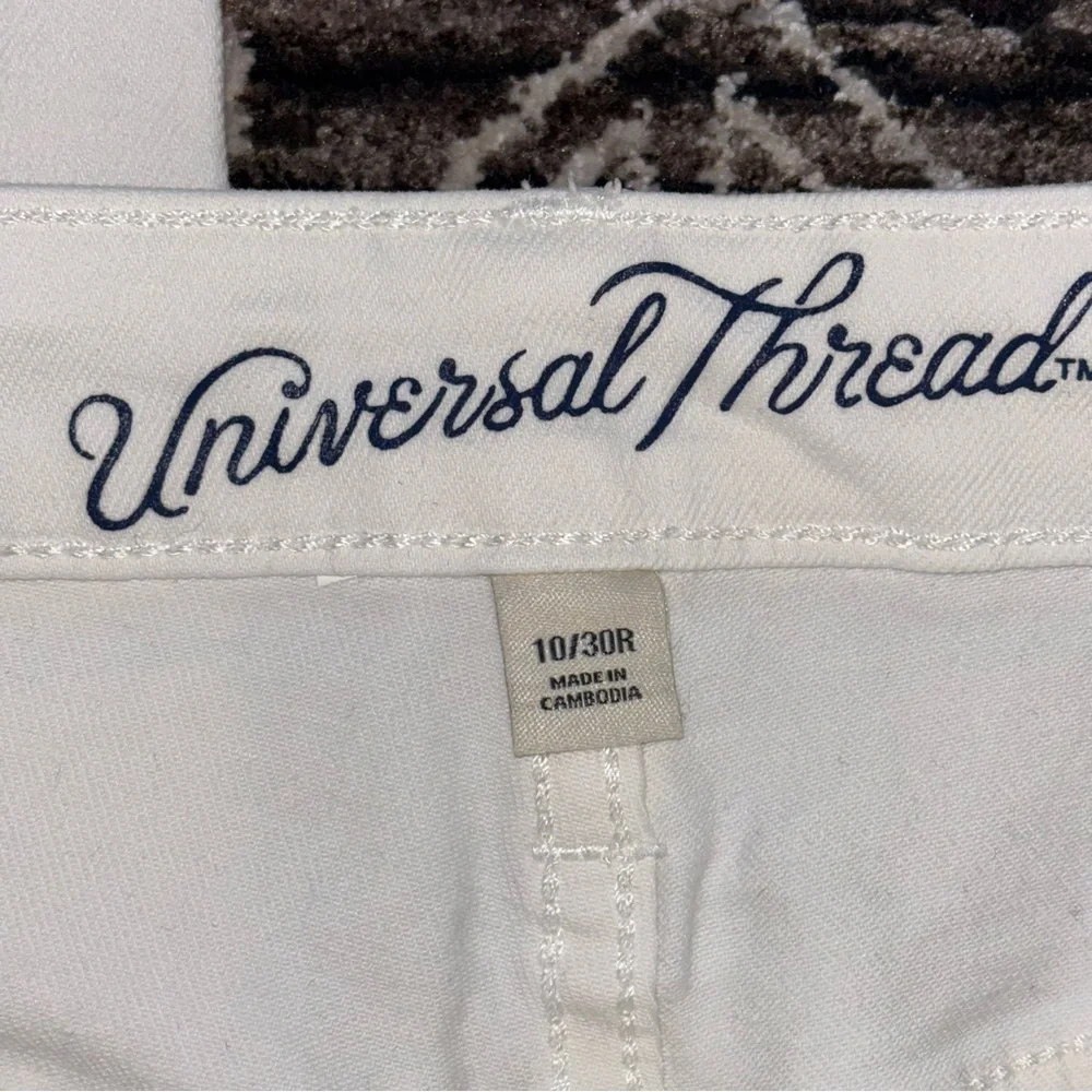 Universal Thread High Rise Straight Crop White Jeans Size 10 / 30 R